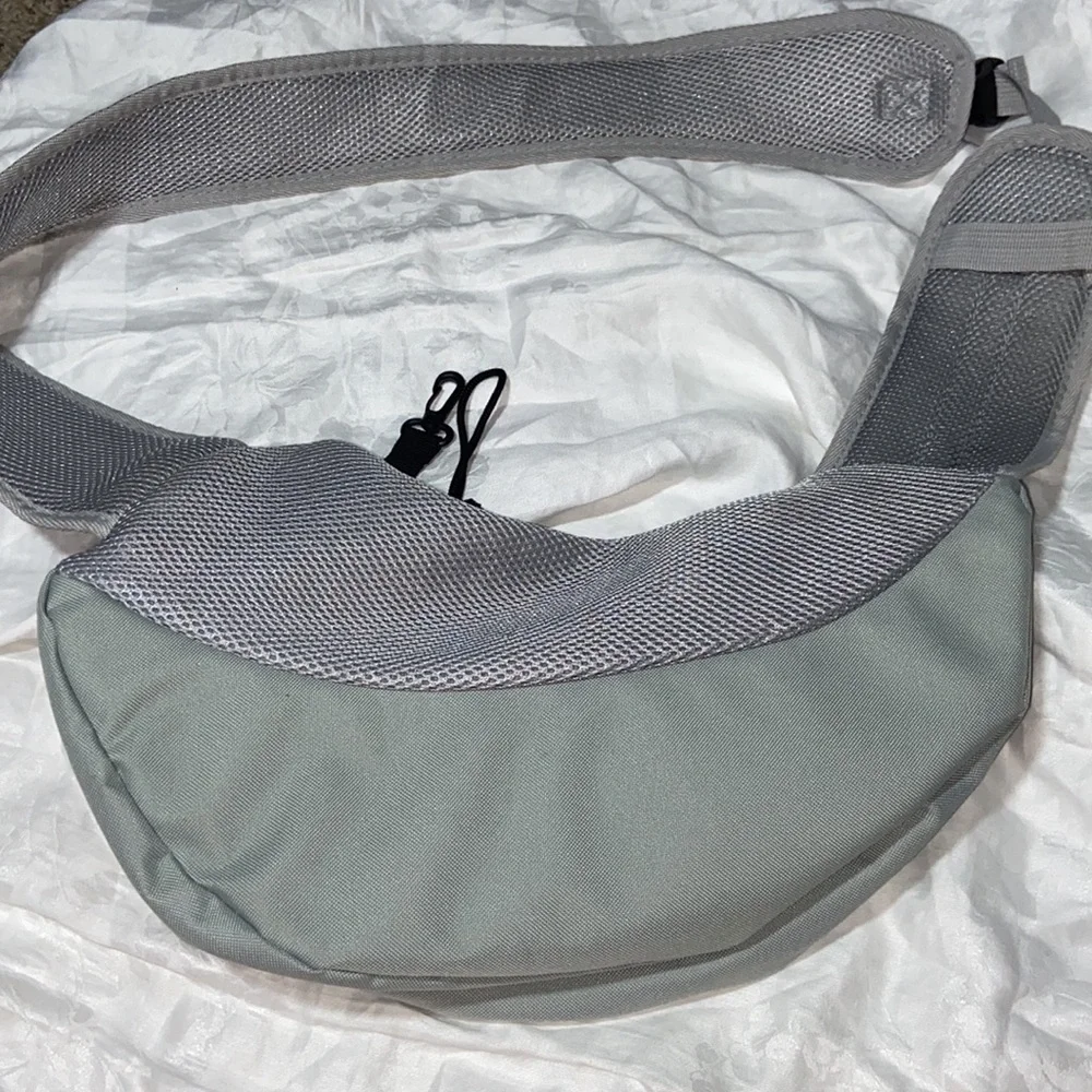 Nwot Pet Sling Carrier Small Dogs/Cats Adjustable Strap Mesh Hand Free